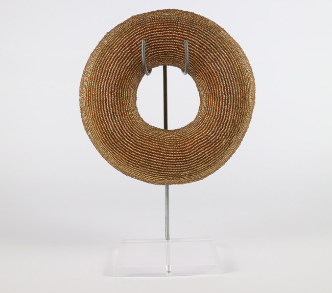 Boule bangle on stand gold